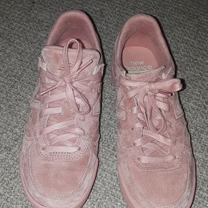 New balance tennis shoes